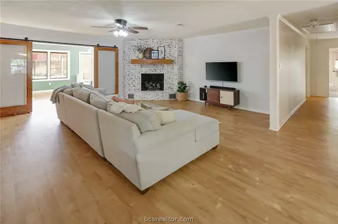4605 Locksford Dr, Bryan, TX 77802 photo 7