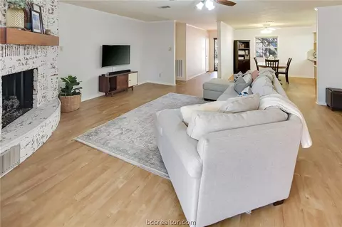 4605 Locksford Dr, Bryan, TX 77802 photo 10