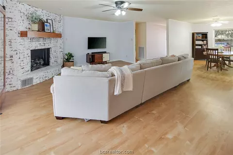 4605 Locksford Dr, Bryan, TX 77802 photo 9
