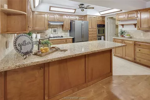 4605 Locksford Dr, Bryan, TX 77802 photo 3