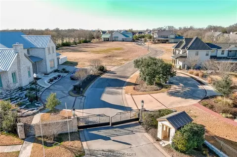 3234 Founders Drive 27, Bryan, TX 77807