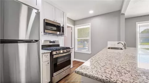 500 Olive St, Bryan, TX 77801 photo 1