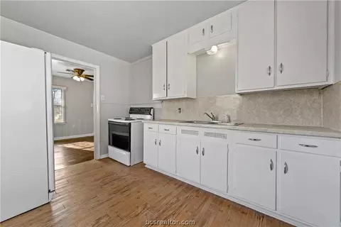 3301 N 25th St, Waco, TX 76708 photo 6