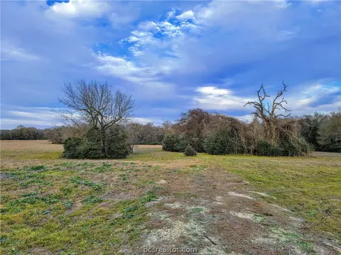 8731 S Hickory Loop, Calvert, TX 77837 photo 2
