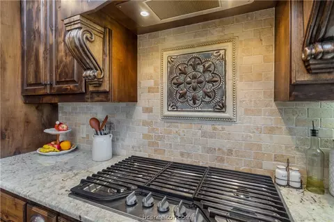 7632 Los Lobos Dr, Bryan, TX 77808 photo 14