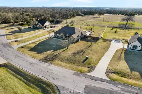 7632 Los Lobos Dr, Bryan, TX 77808 photo 4