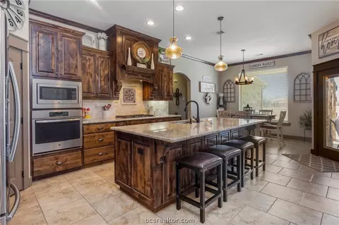 7632 Los Lobos Dr, Bryan, TX 77808 photo 12