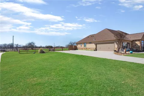 7632 Los Lobos Dr, Bryan, TX 77808 photo 2