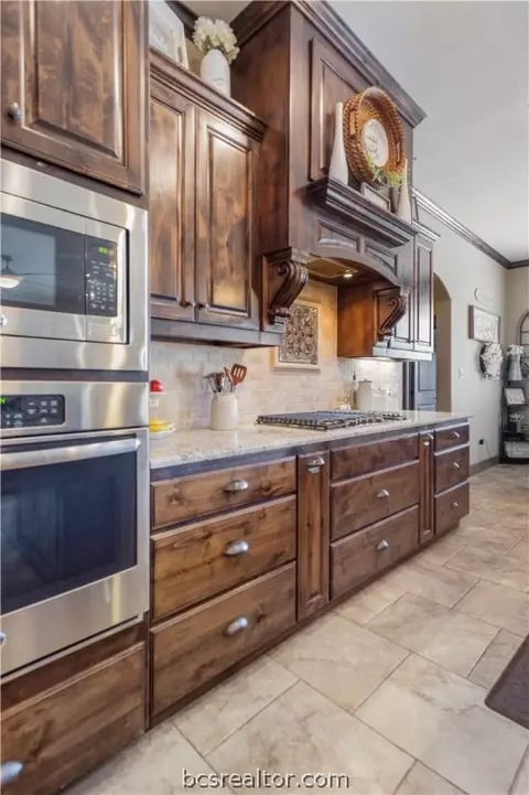 7632 Los Lobos Dr, Bryan, TX 77808 photo 13