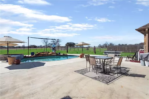 7632 Los Lobos Dr, Bryan, TX 77808 photo 32