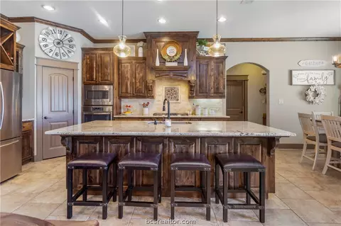 7632 Los Lobos Dr, Bryan, TX 77808 photo 11