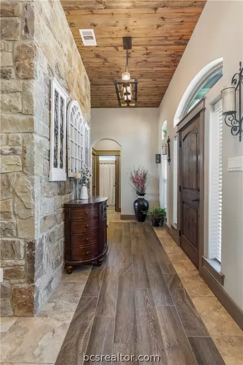 7632 Los Lobos Dr, Bryan, TX 77808 photo 6