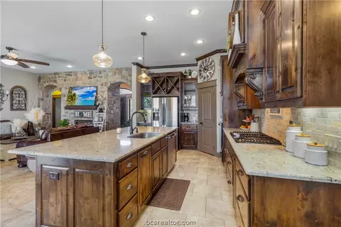 7632 Los Lobos Dr, Bryan, TX 77808 photo 16