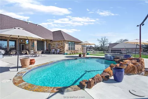 7632 Los Lobos Dr, Bryan, TX 77808 photo 31