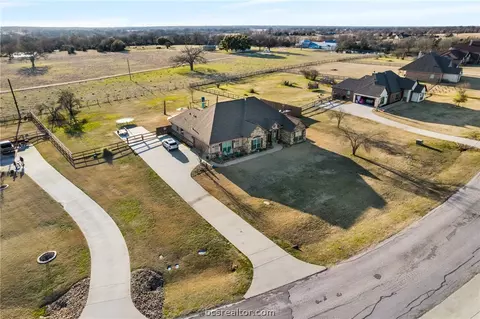 7632 Los Lobos Dr, Bryan, TX 77808 photo 5