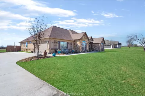 7632 Los Lobos Dr, Bryan, TX 77808 photo 3