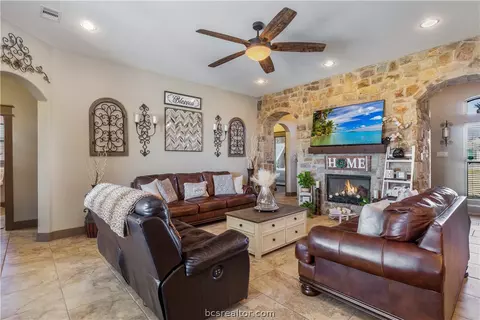7632 Los Lobos Dr, Bryan, TX 77808 photo 8