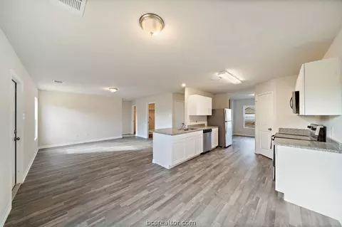 5512 Fox Bluff Dr, Bryan, TX 77807 photo 3