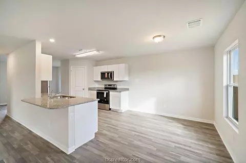 5512 Fox Bluff Dr, Bryan, TX 77807 photo 4