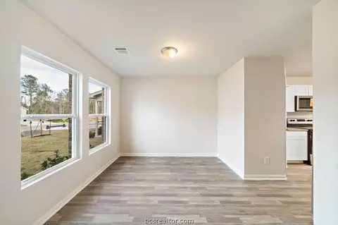 5512 Fox Bluff Dr, Bryan, TX 77807 photo 2