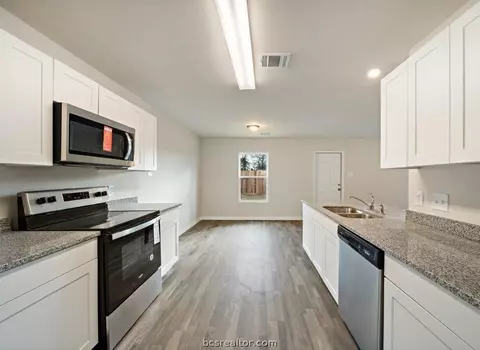 5512 Fox Bluff Dr, Bryan, TX 77807 photo 8