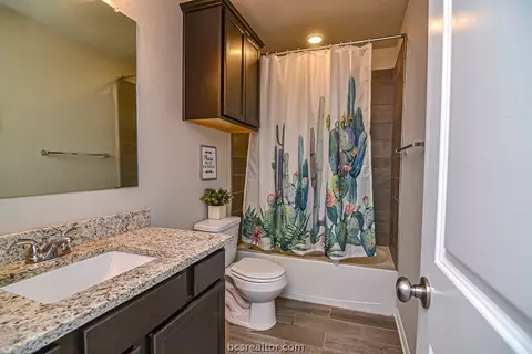 2104 Markley Dr, Bryan, TX 77807 photo 3