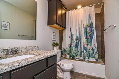 2104 Markley Dr, Bryan, TX 77807 photo 4