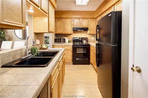 2829 Oakside Dr, Bryan, TX 77802 photo 8