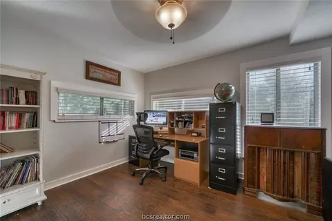 1102 E 24th St, Bryan, TX 77803 photo 6