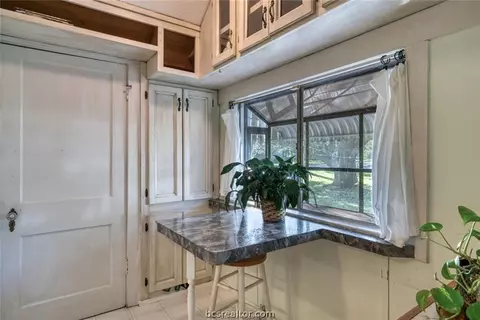1102 E 24th St, Bryan, TX 77803 photo 3