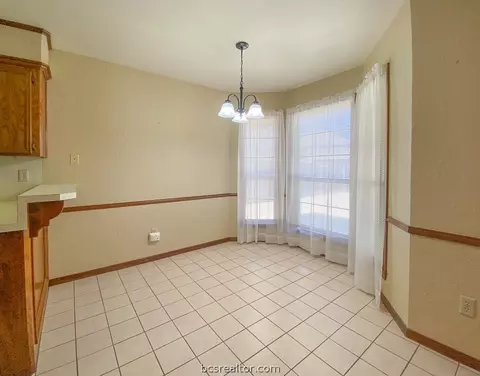 5809 Canterbury Dr, Bryan, TX 77802 photo 6