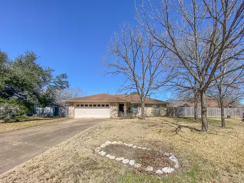 5809 Canterbury Dr, Bryan, TX 77802 photo 1