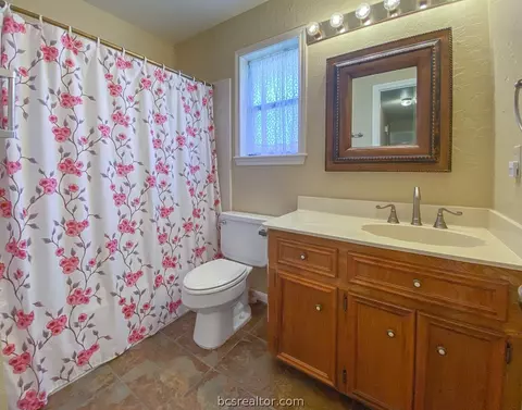 5809 Canterbury Dr, Bryan, TX 77802 photo 10