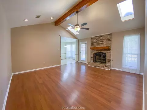 5809 Canterbury Dr, Bryan, TX 77802 photo 3