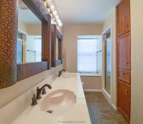 5809 Canterbury Dr, Bryan, TX 77802 photo 13