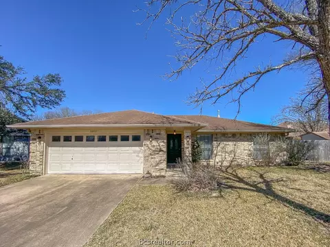 5809 Canterbury Dr, Bryan, TX 77802 photo 2