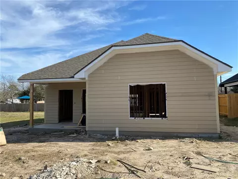 907 Henderson St, Bryan, TX 77803 photo 2
