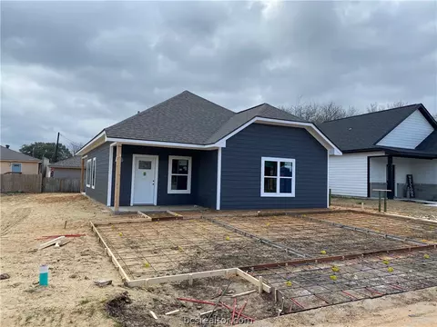 907 Henderson St, Bryan, TX 77803 photo 1