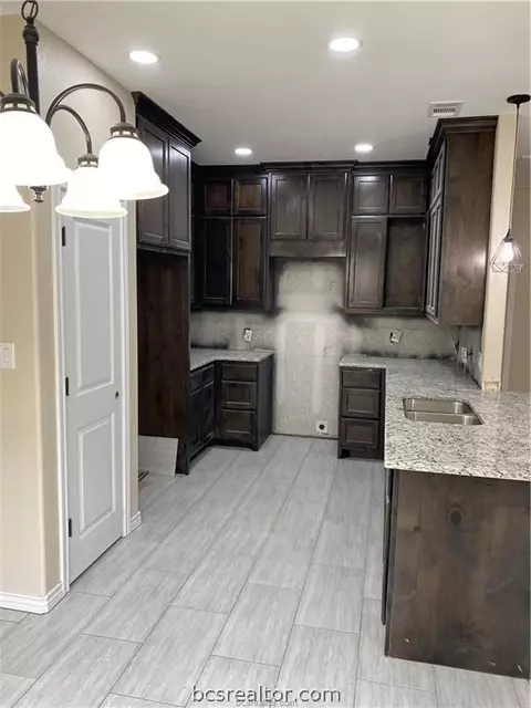 907 Henderson St, Bryan, TX 77803 photo 6