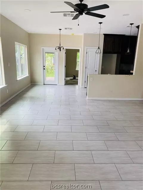 907 Henderson St, Bryan, TX 77803 photo 5