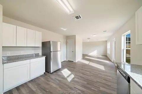 5593 Fox Bluff Dr, Bryan, TX 77807 photo 9