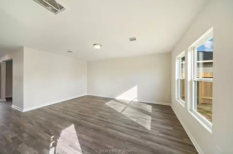 5593 Fox Bluff Dr, Bryan, TX 77807 photo 6