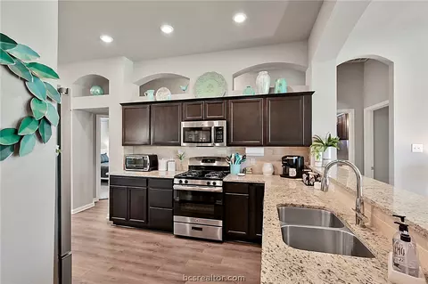 2006 Arable Ct, Brenham, TX 77833 photo 6