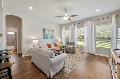 2006 Arable Ct, Brenham, TX 77833 photo 8