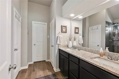 2006 Arable Ct, Brenham, TX 77833 photo 15