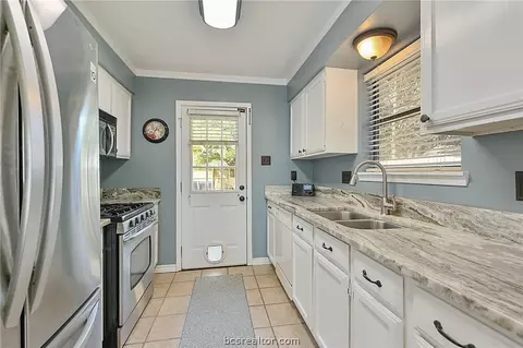 4748 Brompton Ln, Bryan, TX 77802 photo 8