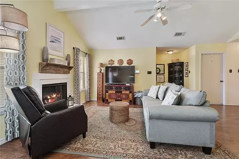 4748 Brompton Ln, Bryan, TX 77802 photo 2