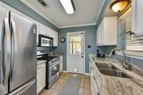 4748 Brompton Ln, Bryan, TX 77802 photo 9