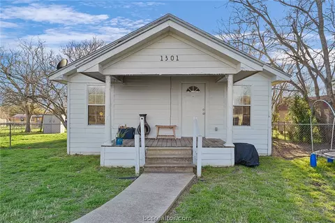 1301 Hazel St, Bryan, TX 77803 photo 2