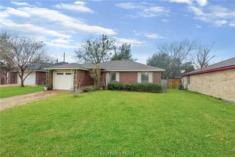2513 Bexar Grass Ct, Bryan, TX 77802 photo 2